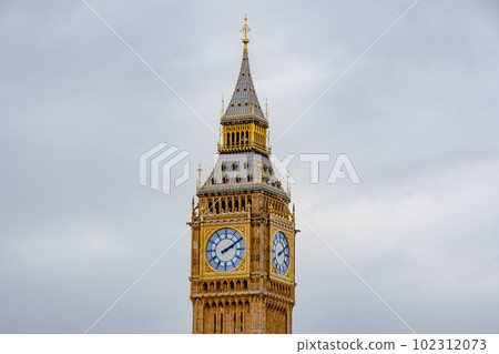 Big Ben and a beautiful clock tower 102312073