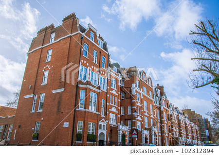 View of London and pretty buildings View of London and pretty buildings 102312894