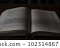 打開英語書 102314867