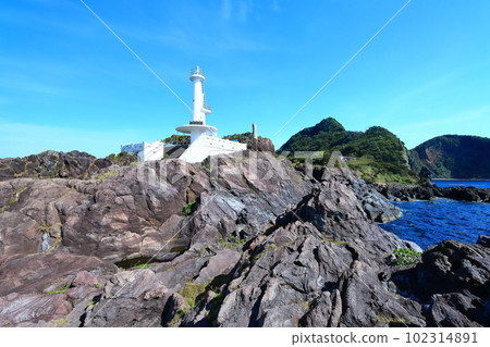 [Kagoshima Prefecture] Satsuma Nagasakibana lighthouse in fine weather (a place famous for its lighthouse and beautiful scenery) 102314891