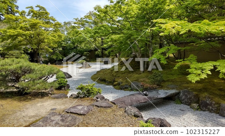 The garden of Entsuji, a temple of matchmaking 102315227