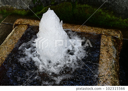 Water city Ogaki's spring water gushing out Water city Ogaki's spring water gushing out 102315566
