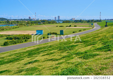 Looking towards Shibamata Baseball Stadium from the cycling road near the Kanamachi Water Purification Plant in Katsushika Ward, Tokyo 102316552