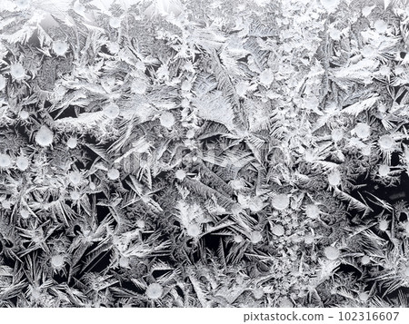 natural frost pattern on window glass closeup natural frost pattern on window glass closeup 102316607
