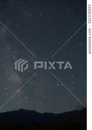 白州町、北斗市、鳳凰三山上空的銀河和天蠍座 102316855