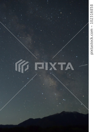 白州町、北斗市、鳳凰三山上空的銀河和天蠍座 102316858