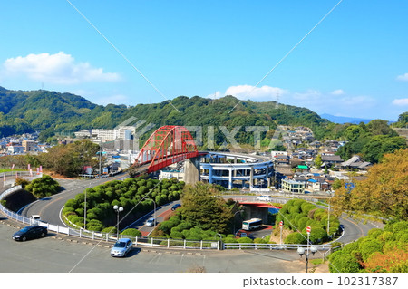 [Hiroshima Prefecture] Ondo Ohashi Bridge in clear autumn weather 102317387