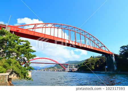 [Hiroshima Prefecture] Ondo Ohashi Bridge and Daini Ondo Ohashi Bridge in autumn weather 102317393