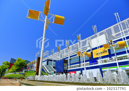 [Osaka Prefecture] Sunny weather at Tempozan, Osaka port 102317791