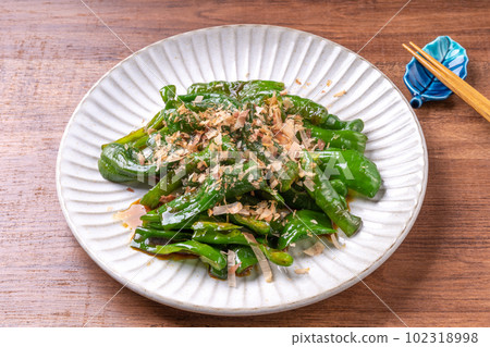 Spicy Stir-fried Shishito Pepper 102318998