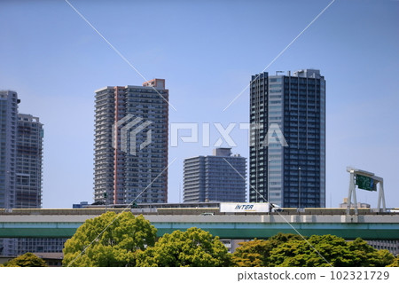 Tatsumi elevated road and condominiums Tatsumi elevated road and condominiums 102321729