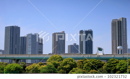 Tatsumi elevated road and condominiums Tatsumi elevated road and condominiums 102321732