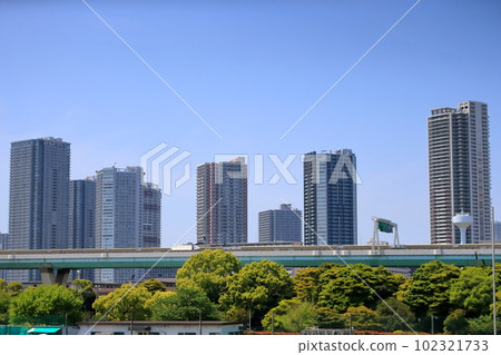 Tatsumi elevated road and condominiums Tatsumi elevated road and condominiums 102321733