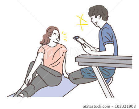 男性和女性成員在健身房進行諮詢 102321908