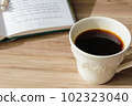 Relaxing coffee,放鬆意象的咖啡,(復古洋書和咖啡) 102323040