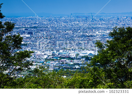 The fresh green of Jusantoge, the Osaka Plain and Osaka Bay The fresh green of Jusantoge, the Osaka Plain and Osaka Bay 102323331