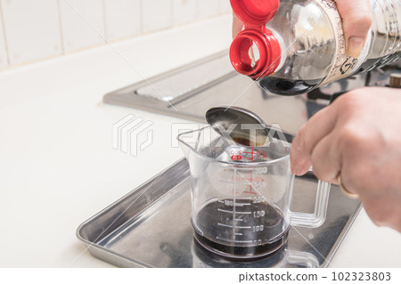 [醬油做炸餛飩的液體調味料] 102323803