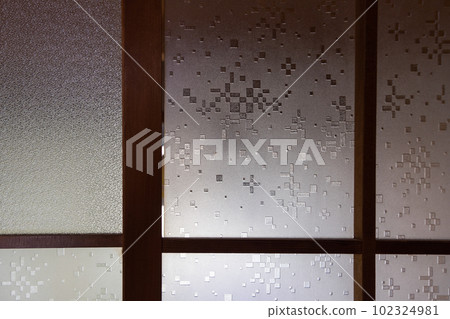 Shoji sliding glass windows in the interior of an old house 102324981