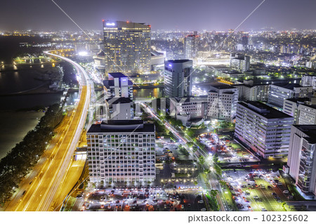 A wonderful night view of Fukuoka city seen from Fukuoka Tower 102325602