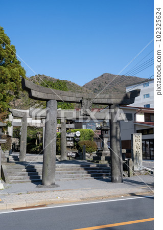 Hot spring shrine 102325624