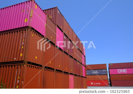 Containers stacked at Oi Wharf/Container Terminal 102325865