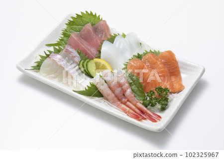 Assortment of 5 sashimi 102325967