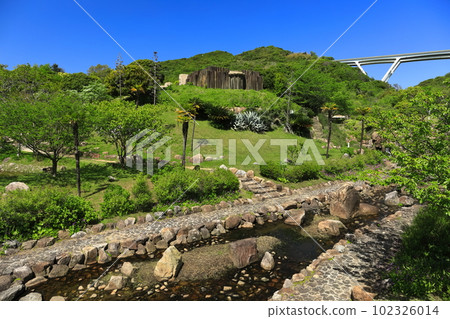 [Hyogo Prefecture] Seseragi Plaza in Akashi Kaikyo National Government Park on a sunny day 102326014