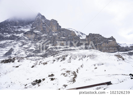 美麗的瑞士阿爾卑斯雪山,雪山,迷霧懸崖,崇山峻嶺,崎嶇山峰 美麗的瑞士阿爾卑斯雪山,雪山,迷霧懸崖,崇山峻嶺,崎嶇山峰 102326239