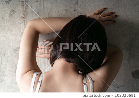 A woman who is worried about her underwear 102326691