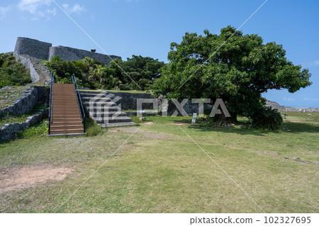 Katsurena Castle Ruins 102327695