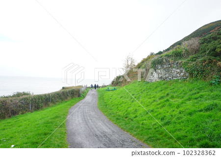 ireland wicklow trekking road ireland wicklow trekking road 102328362