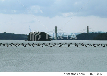 Oyster farm with Twin Bridge in the background / Nanao City, Ishikawa Prefecture Oyster farm with Twin Bridge in the background / Nanao City, Ishikawa Prefecture 102328428