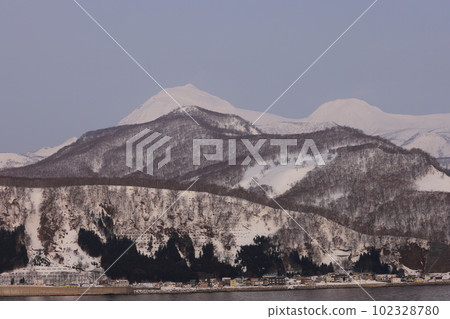 Rausu-dake in winter 102328780