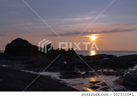 千疊敷海灘日落和剪影 102331041