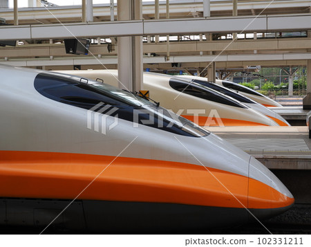 Taiwan high-speed rail left station 102331211