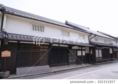 Osaka, Kishiwada, Honmachi, townscape along the old Kishu Kaido, Yamauchi's residence (late spring) 102331957