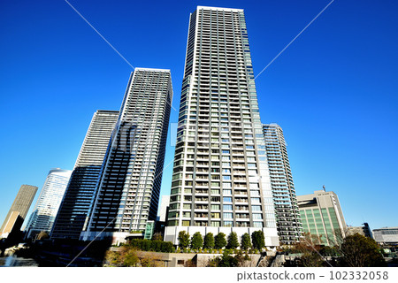 Scenery of high-rise apartments in Kachidoki, Chuo-ku, Tokyo Scenery of high-rise apartments in Kachidoki, Chuo-ku, Tokyo 102332058