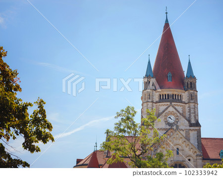 Summer Travel to capital of Austria Vienna 102333942