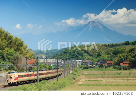 Hakubi Line San'in Main Line Limited Express Yakumo JNR Color 381 Series JNR type limited express running with Mt. Oyama in the background 102334168