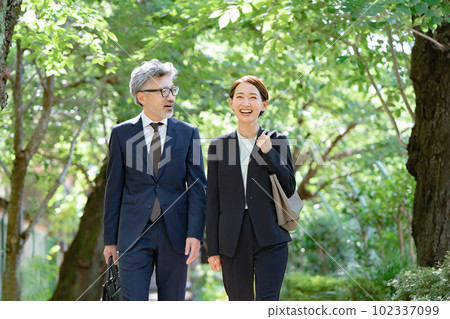 Business woman man walking 102337099