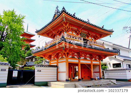 【香川縣】初夏的小豆島:西光寺栩栩如生的寺門和誓願塔 【香川縣】初夏的小豆島:西光寺栩栩如生的寺門和誓願塔 102337179