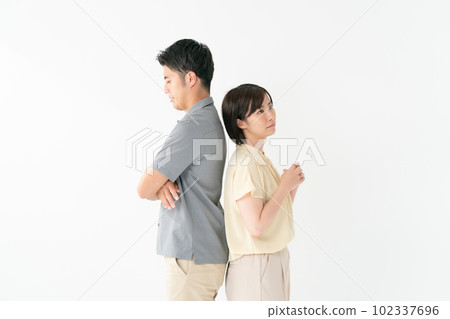 夫妻思維爭吵 102337696