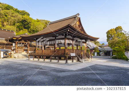 Matsunoo Taisha shrine early in the morning, Yamabuki blooming season (Arashiyamanomiya-cho, Nishikyo-ku, Kyoto) Matsunoo Taisha shrine early in the morning, Yamabuki blooming season (Arashiyamanomiya-cho, Nishikyo-ku, Kyoto) 102337815