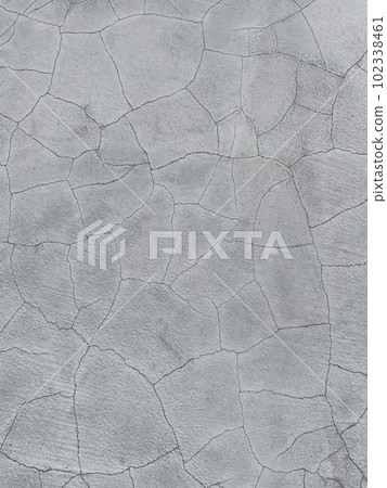 Vertical background image of cracked light gray concrete wall 102338461