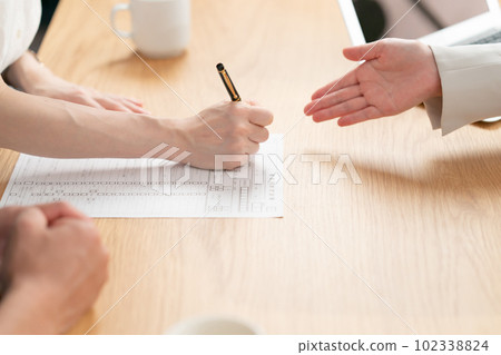 Contract Negotiation Hand Face-to-face 102338824