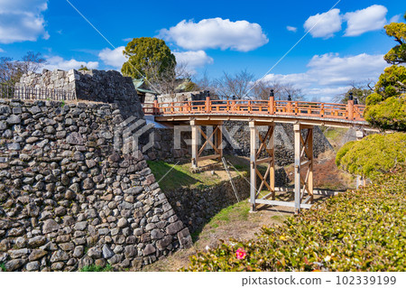 Gokuraku Bridge at the ruins of Koriyama Castle in Yamatokoriyama City 102339199