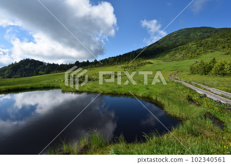 Mt. Hiuchigatake, Miike Route, Oze, Fukushima Prefecture Mt. Hiuchigatake, Miike Route, Oze, Fukushima Prefecture 102340561