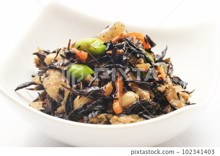 simmered hijiki  102341403