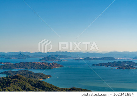 [Setonaikai National Park] The islands of Bisan Seto and Shikoku 2 seen from the summit of Mt. Kinkouyama Okayama and Tamano, Okayama 102341694
