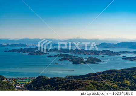 [Setonaikai National Park] The islands of Bisan Seto and Shikoku 4 seen from the summit of Mt. 102341698